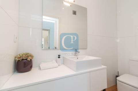 Moradia V5 com piscina e jardim, em Nogueira na Maia