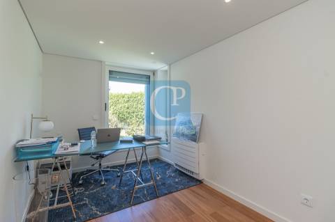 Moradia V5 com piscina e jardim, em Nogueira na Maia