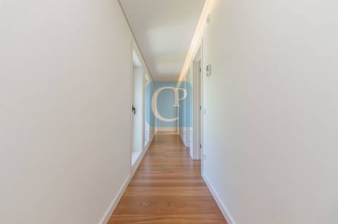 Moradia V5 com piscina e jardim, em Nogueira na Maia