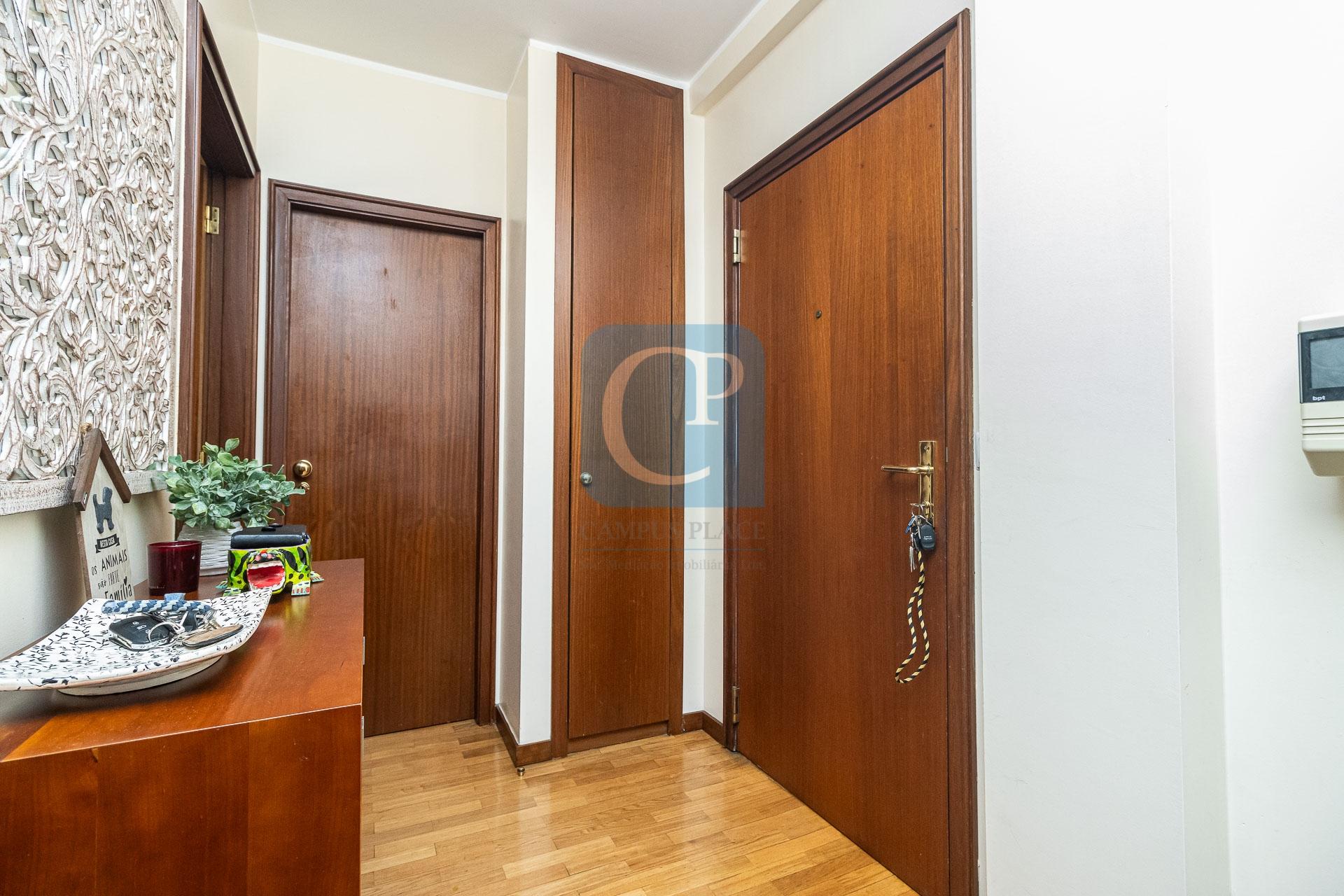 Apartamento T1+1, junto ao Hospital de São João, Porto