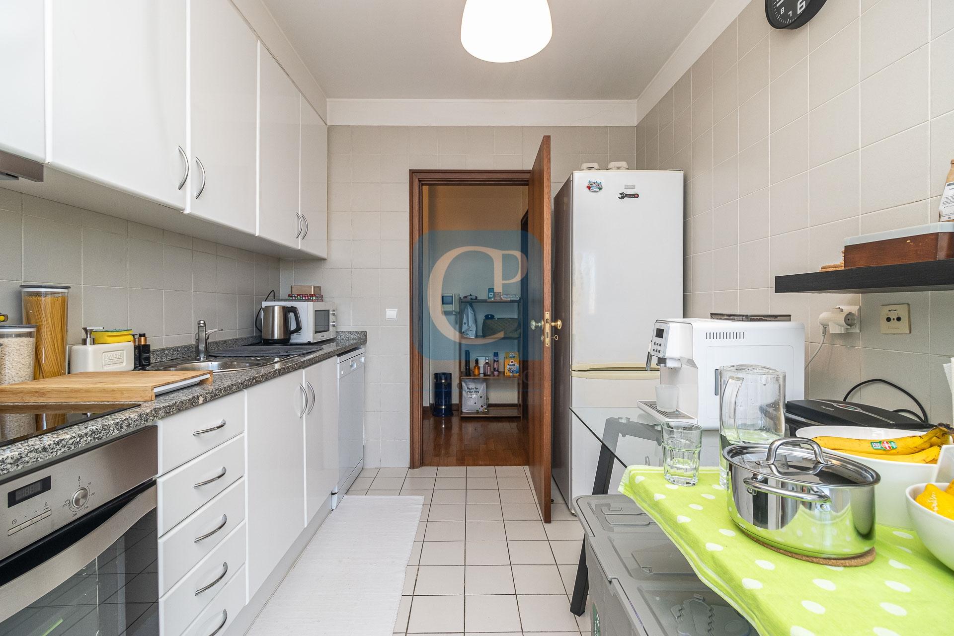 Apartamento T1+1, junto ao Hospital de São João, Porto