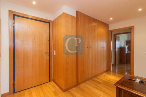 Apartamento T3 equipado e semi-mobilado na Prelada, Porto