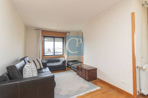Apartamento T3 equipado e semi-mobilado na Prelada, Porto