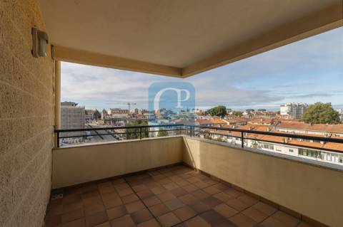 Apartamento T3 equipado e semi-mobilado na Prelada, Porto