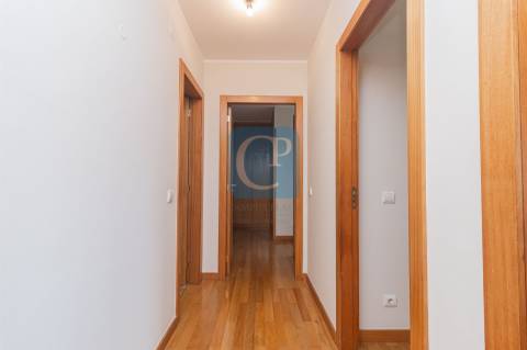 Apartamento T3 equipado e semi-mobilado na Prelada, Porto