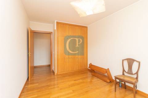Apartamento T3 equipado e semi-mobilado na Prelada, Porto
