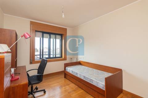 Apartamento T3 equipado e semi-mobilado na Prelada, Porto
