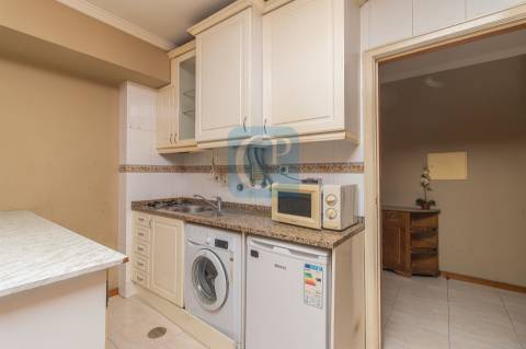 Apartamento T1 mobilado e equipado, ao Colégio Luso-Francês