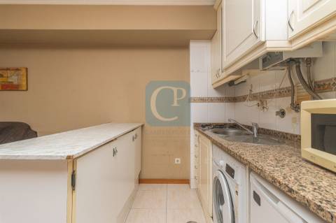 Apartamento T1 mobilado e equipado, ao Colégio Luso-Francês