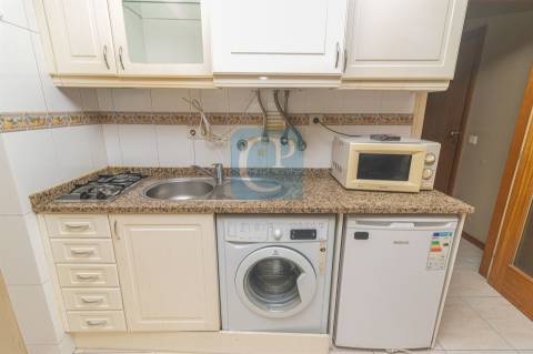 Apartamento T1 mobilado e equipado, ao Colégio Luso-Francês