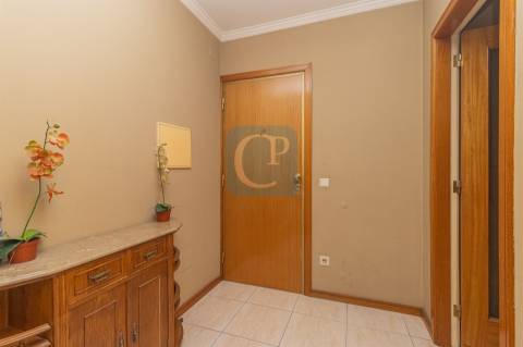 Apartamento T1 mobilado e equipado, ao Colégio Luso-Francês