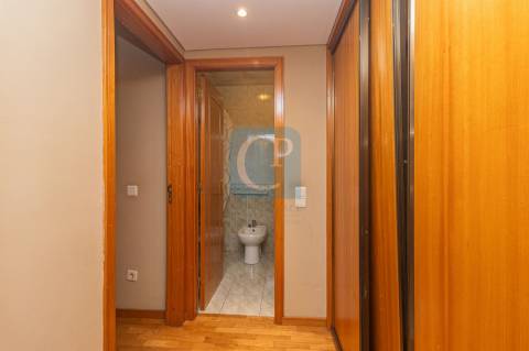 Apartamento T1 mobilado e equipado, ao Colégio Luso-Francês