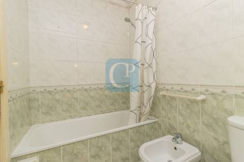 Apartamento T1 mobilado e equipado, ao Colégio Luso-Francês