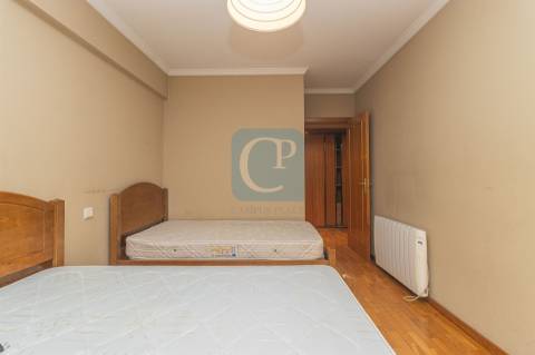 Apartamento T1 mobilado e equipado, ao Colégio Luso-Francês