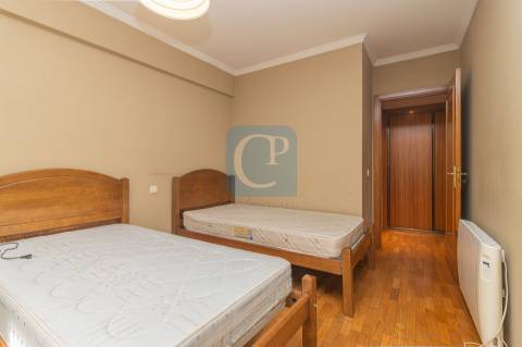 Apartamento T1 mobilado e equipado, ao Colégio Luso-Francês