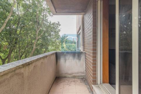 Apartamento T1 mobilado e equipado, ao Colégio Luso-Francês