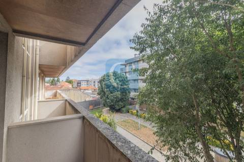 Apartamento T1 mobilado e equipado, ao Colégio Luso-Francês