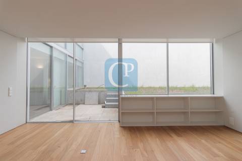 Moradia nova V5 à Avenida dos Combatentes no Bonfim, Porto