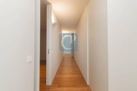 Moradia nova V5 à Avenida dos Combatentes no Bonfim, Porto