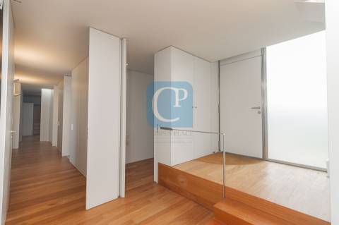 Moradia nova V5 à Avenida dos Combatentes no Bonfim, Porto