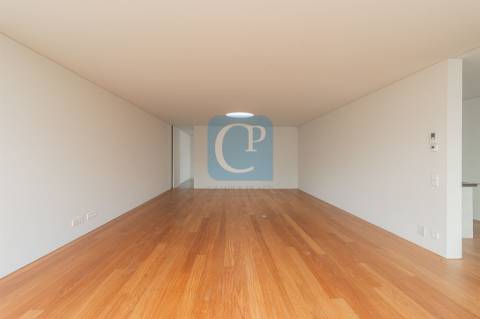 Moradia nova V5 à Avenida dos Combatentes no Bonfim, Porto