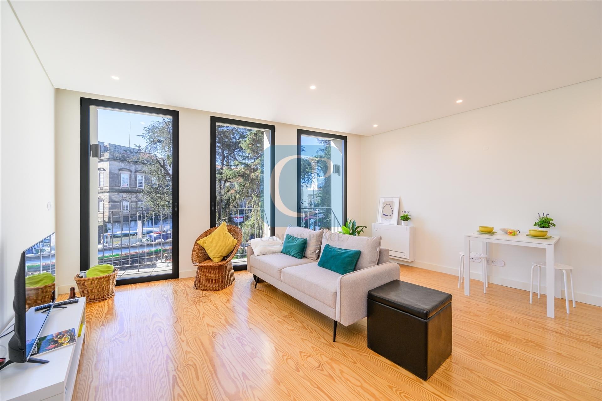 Apartamento T1 equipado e mobilado em Miragaia, Porto