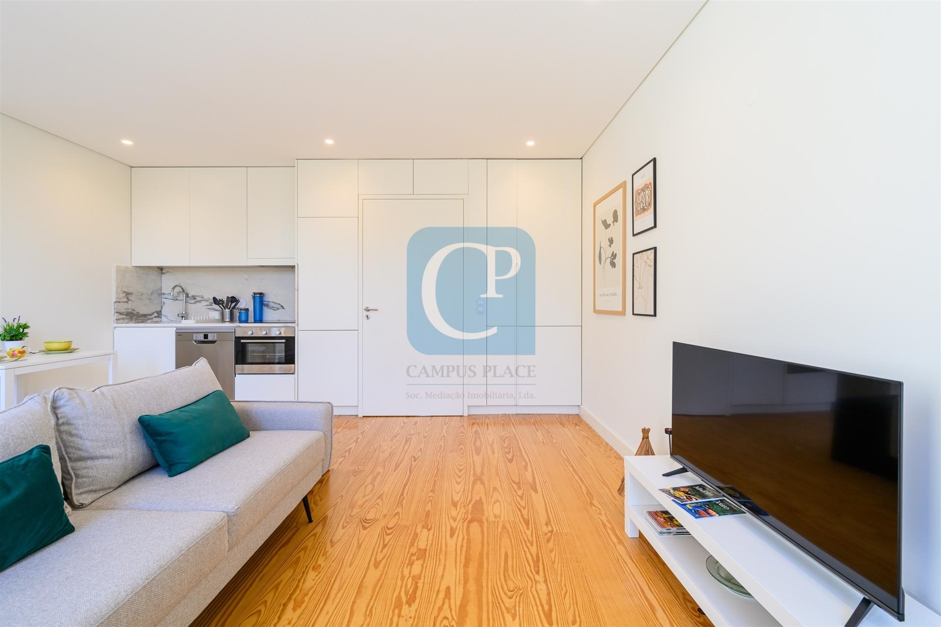 Apartamento T1 equipado e mobilado em Miragaia, Porto