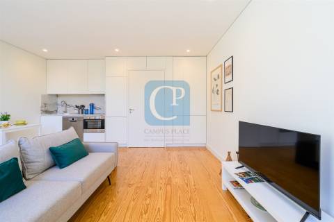 Apartamento T1 equipado e mobilado em Miragaia, Porto