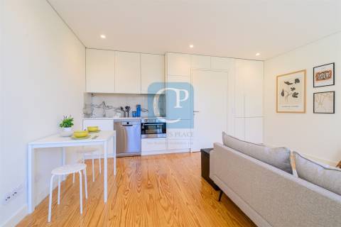 Apartamento T1 equipado e mobilado em Miragaia, Porto