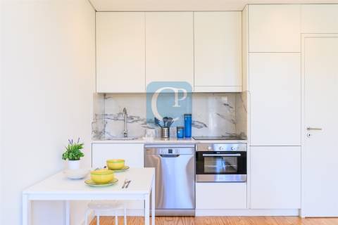 Apartamento T1 equipado e mobilado em Miragaia, Porto