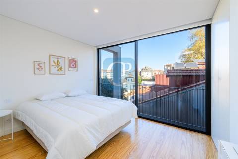 Apartamento T1 equipado e mobilado em Miragaia, Porto