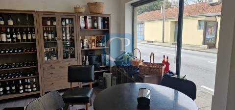 Cafetaria/Mercearia completamente equipada em Rio Tinto