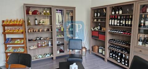 Cafetaria/Mercearia completamente equipada em Rio Tinto