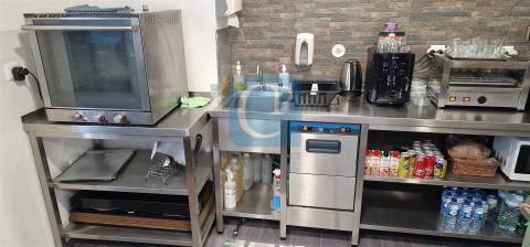 Cafetaria/Mercearia completamente equipada em Rio Tinto