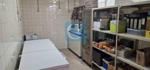 Cafetaria/Mercearia completamente equipada em Rio Tinto