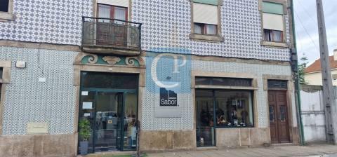 Cafetaria/Mercearia completamente equipada em Rio Tinto