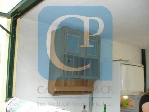 Moradia e Terreno ao Parque de S. Roque, em Campanhã