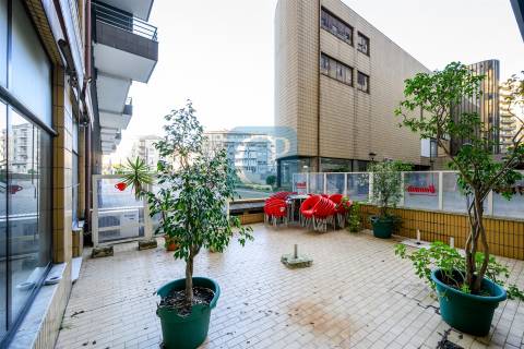 Café mobilado e equipado, em Vila Nova de Gaia