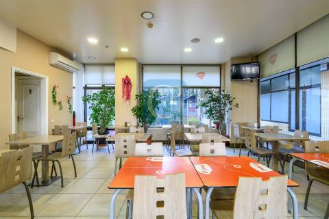 Café mobilado e equipado, em Vila Nova de Gaia