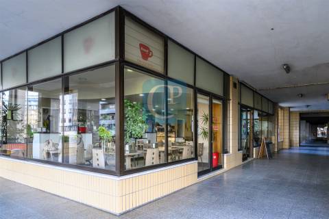 Café mobilado e equipado, em Vila Nova de Gaia