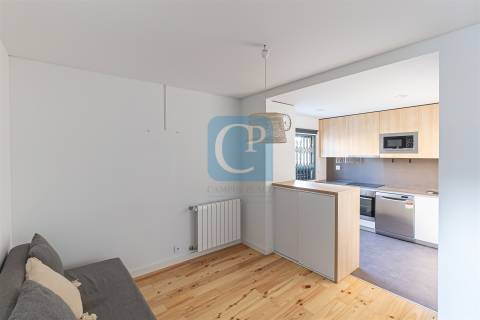 Apartamento T2 equipado, próximo do Hospital de São João