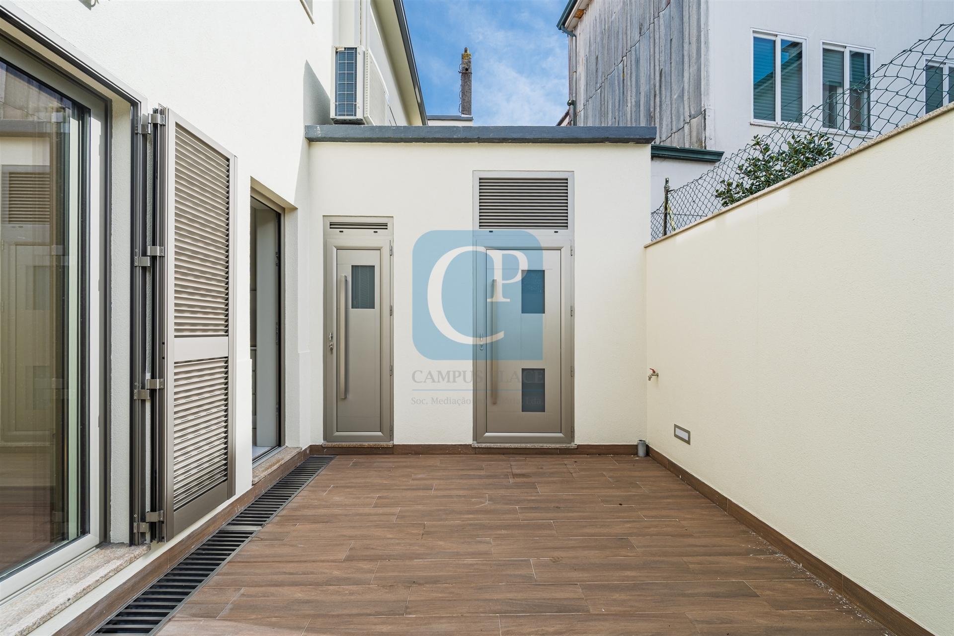 Moradia Geminada V3+2 ao Hospital São João, Paranhos, Porto