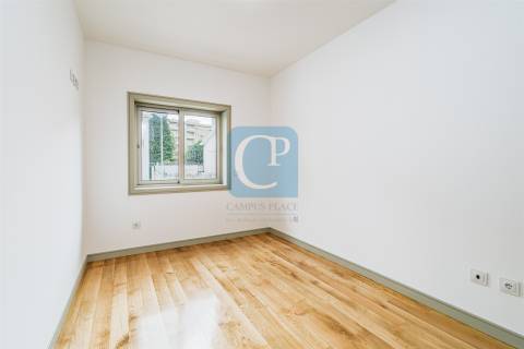 Moradia Geminada V3+2 ao Hospital São João, Paranhos, Porto