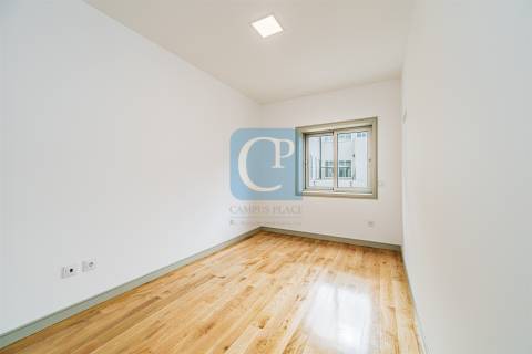 Moradia Geminada V3+2 ao Hospital São João, Paranhos, Porto