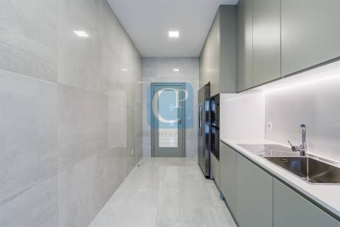 Moradia Geminada V3+2 ao Hospital São João, Paranhos, Porto