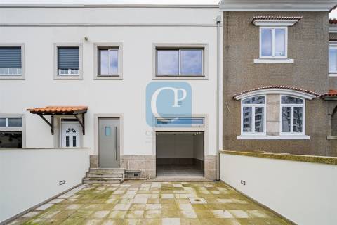 Moradia Geminada V3+2 ao Hospital São João, Paranhos, Porto