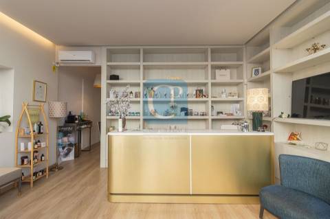 Loja comercial para trespasse à estação de metro dos Combatentes, Paranhos