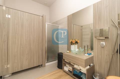 Loja comercial para trespasse à estação de metro dos Combatentes, Paranhos