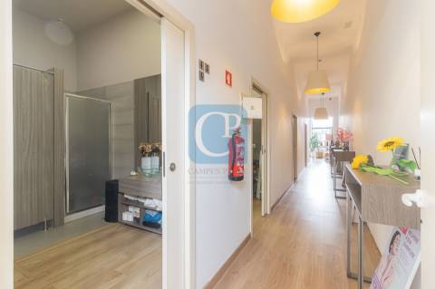 Loja comercial para trespasse à estação de metro dos Combatentes, Paranhos