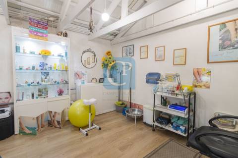 Loja comercial para trespasse à estação de metro dos Combatentes, Paranhos